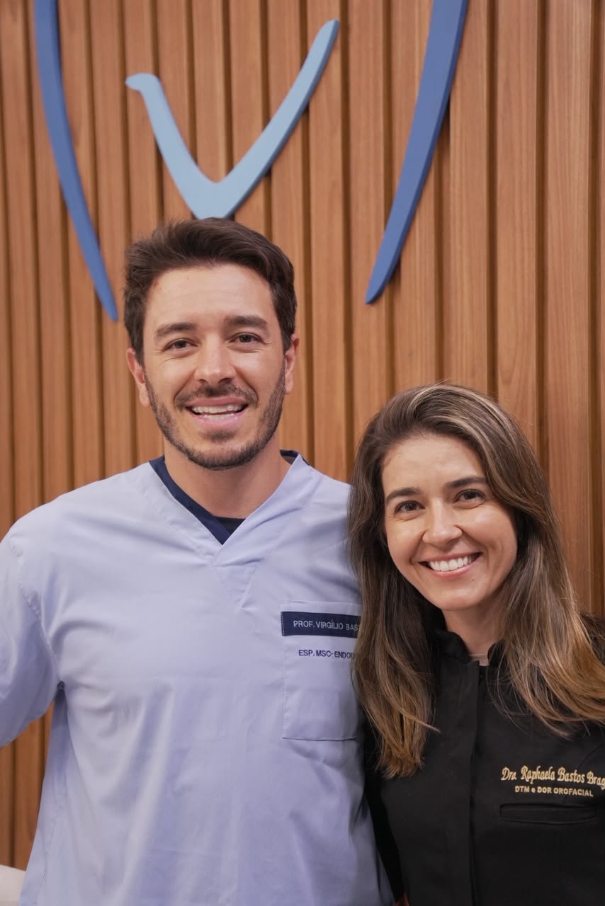 Os irmãos juntos no espaço da VRClinica.