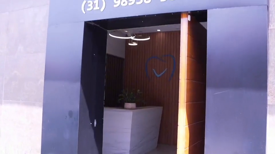 Um passeio pela entrada, recepção e ambientes do consultório.